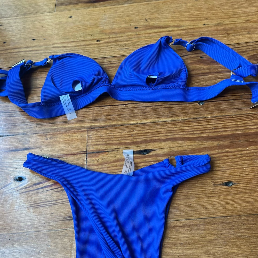 Bikini - Picture 4 of 5